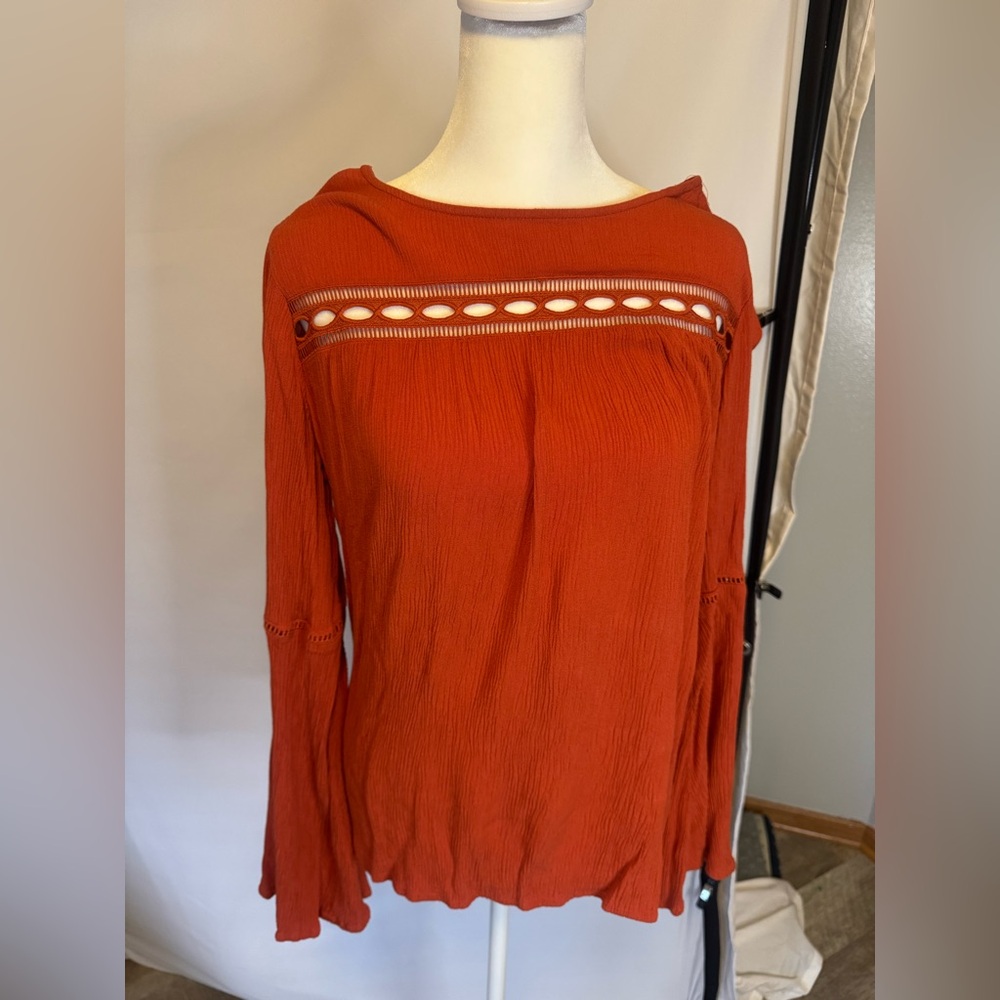 Xhilaration rust orange MEDIUM crinkle rayon long flare sleeve blouse